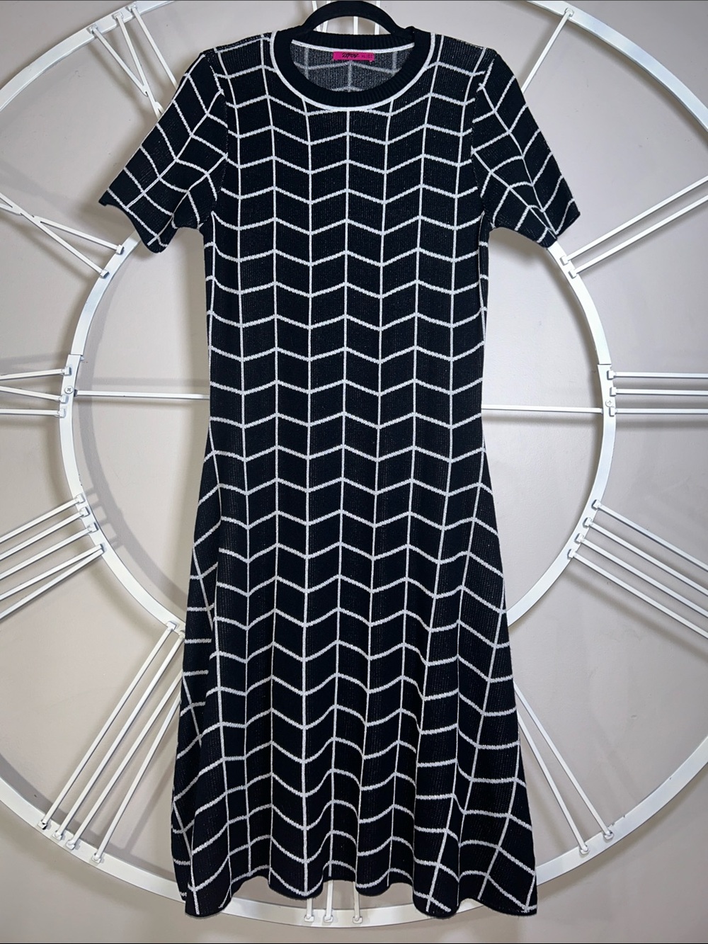 2Xtremz Black and White Chevron Midi Dress